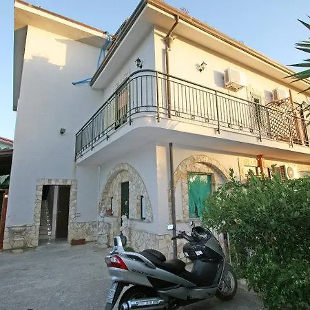 B&B Villa Roccella Кампофеличе-ди-Роччелла